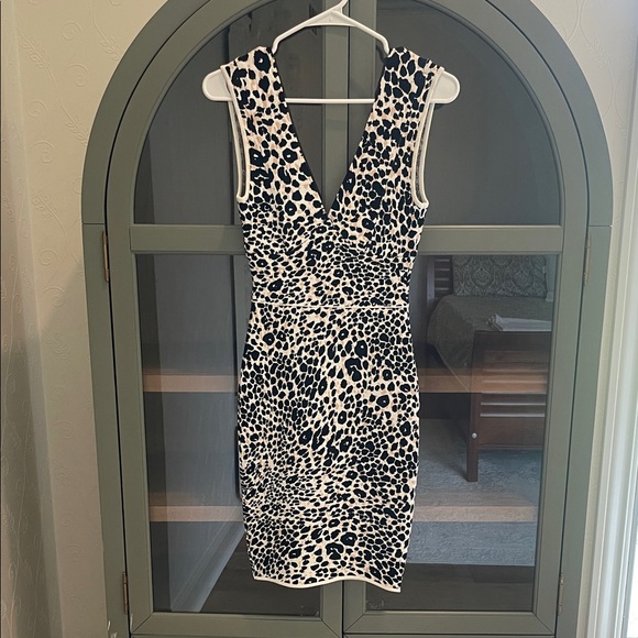 Elegant Black and White Leopard Print Dress - Picture 1 of 7
